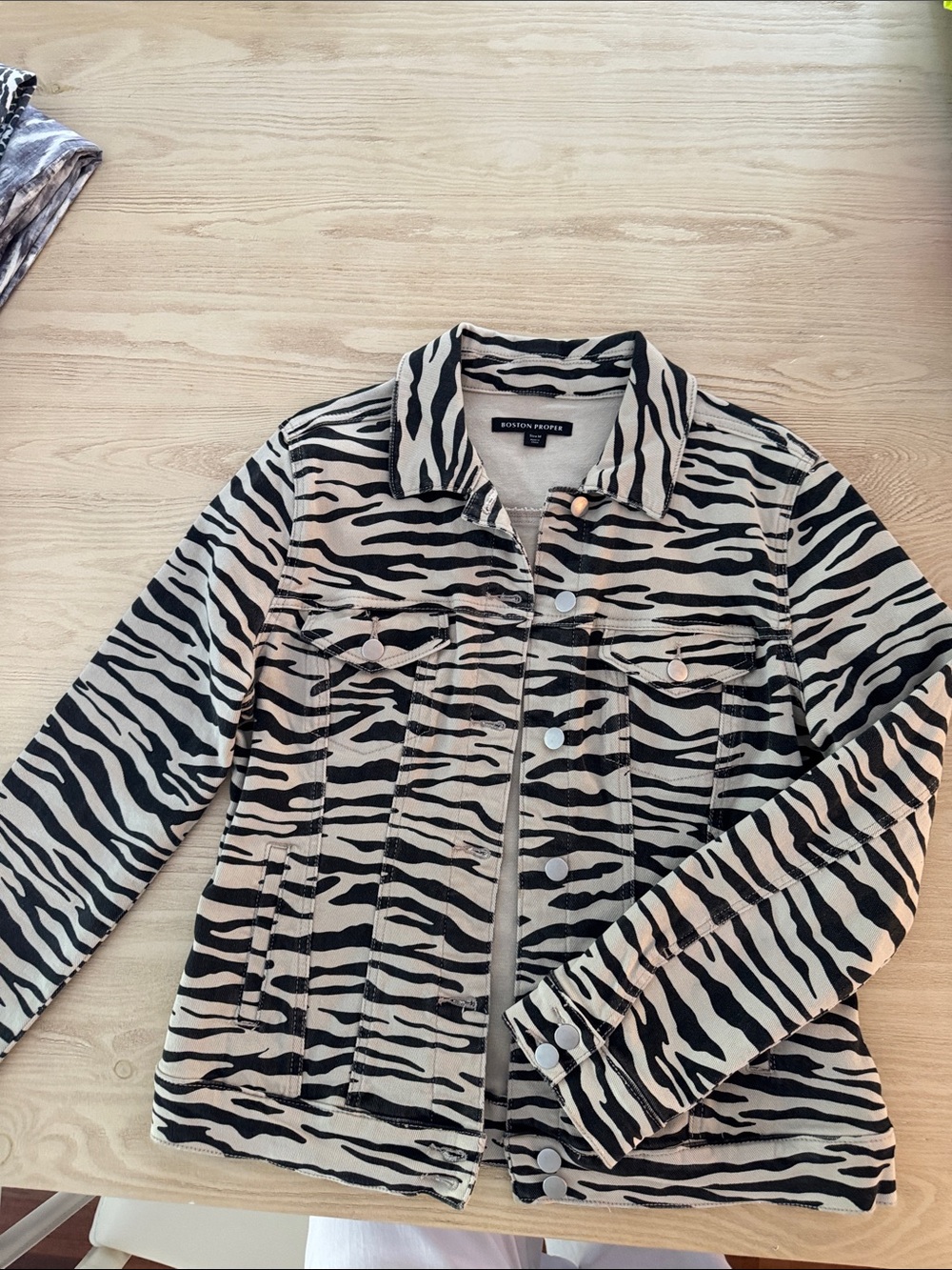 Boston Proper- Women’s Boston Proper Black & White Zebra-Print Jean Jacket 🖤🖤🖤